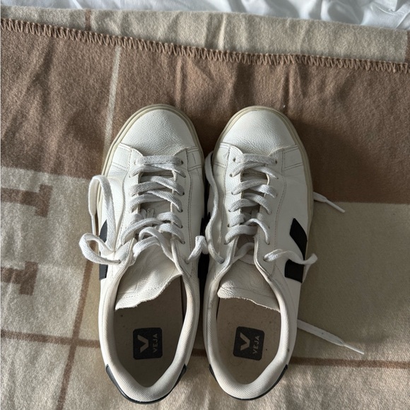 Veja Women’s White Sneakers with Black Accents - Picture 4 of 6